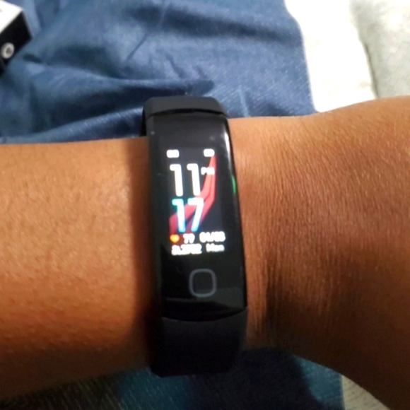 (F) Unisex Brand New Fitness Tracker - Picture 5 of 8